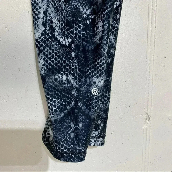 Champion S Reversible snakeskin capri‎ leggings - Picture 7 of 10
